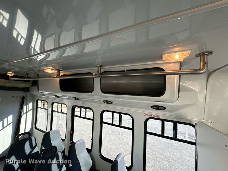 image for item OD9934 2008 Ford  E350 Super Duty shuttle bus