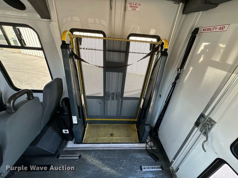 image for item OD9934 2008 Ford  E350 Super Duty shuttle bus