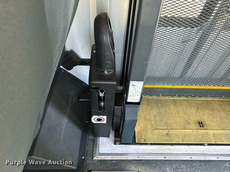 image for item OD9934 2008 Ford  E350 Super Duty shuttle bus