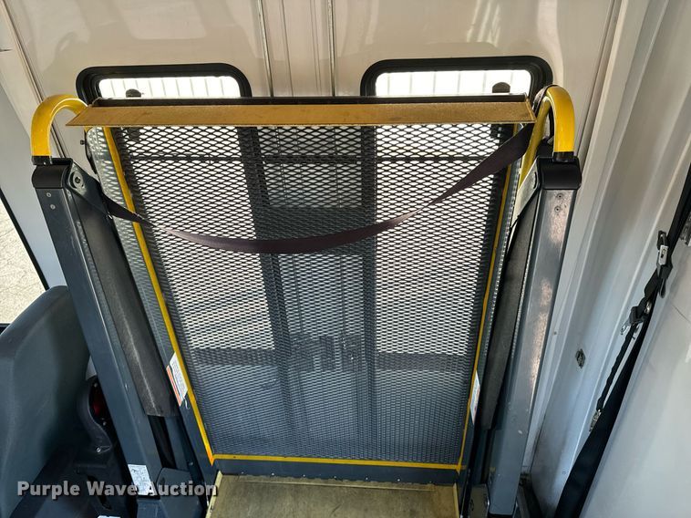 image for item OD9934 2008 Ford  E350 Super Duty shuttle bus