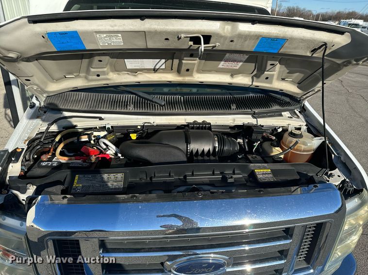 image for item OD9934 2008 Ford  E350 Super Duty shuttle bus