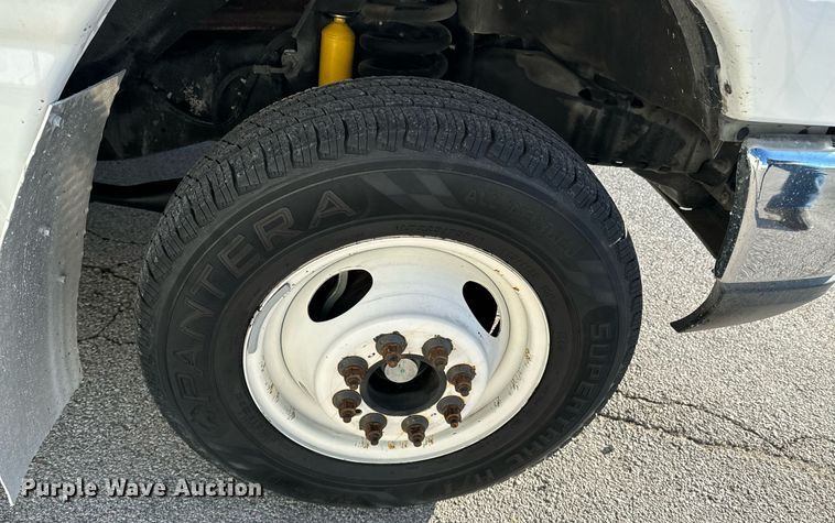 image for item OD9934 2008 Ford  E350 Super Duty shuttle bus