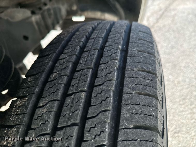 image for item OD9934 2008 Ford  E350 Super Duty shuttle bus