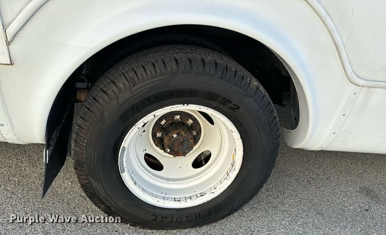 image for item OD9934 2008 Ford  E350 Super Duty shuttle bus