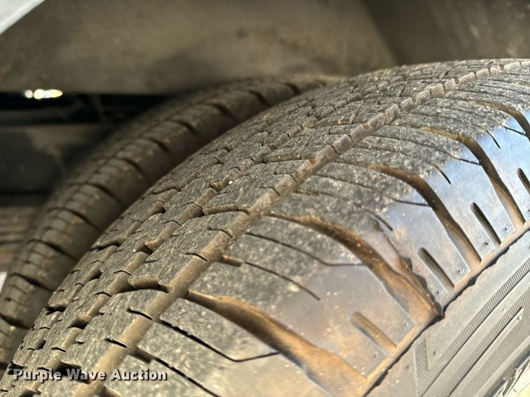 image for item OD9934 2008 Ford  E350 Super Duty shuttle bus