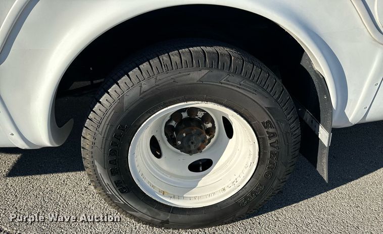 image for item OD9934 2008 Ford  E350 Super Duty shuttle bus