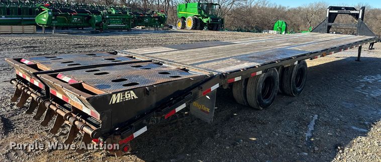 image for item OF9233 2019 BigTex 22GNHD equipment trailer