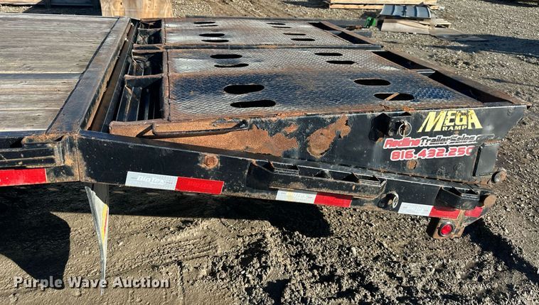 image for item OF9233 2019 BigTex 22GNHD equipment trailer