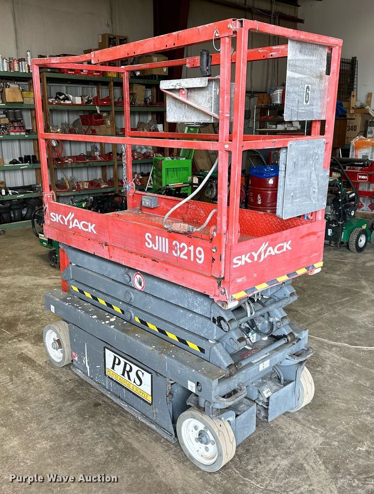 image for item OF9237 Skyjack SJIII 3219 scissor lift