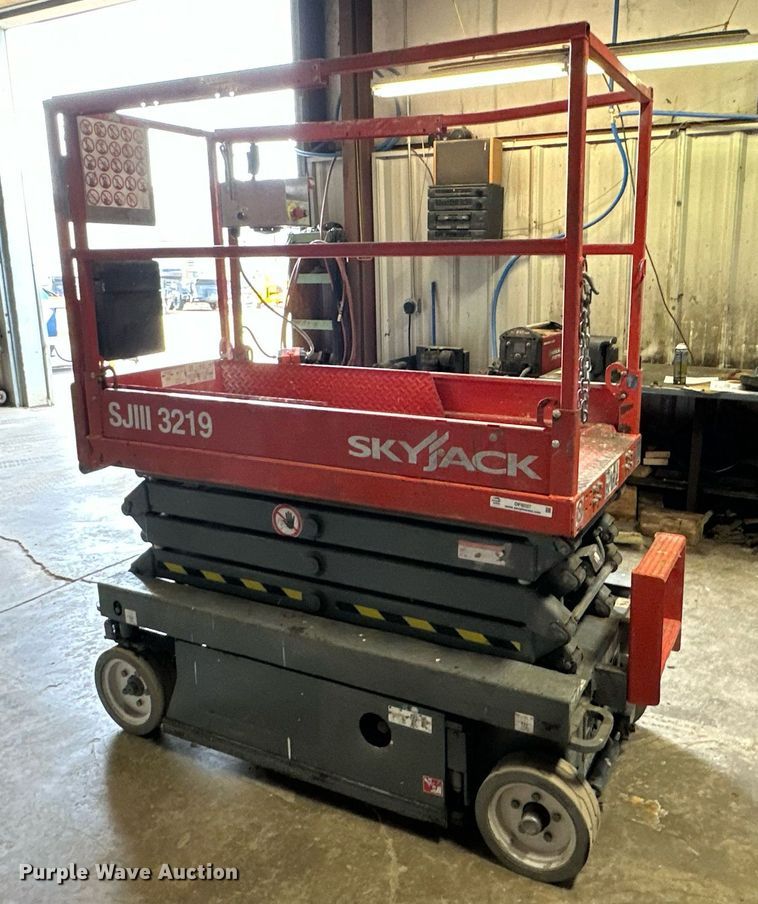 image for item OF9237 Skyjack SJIII 3219 scissor lift