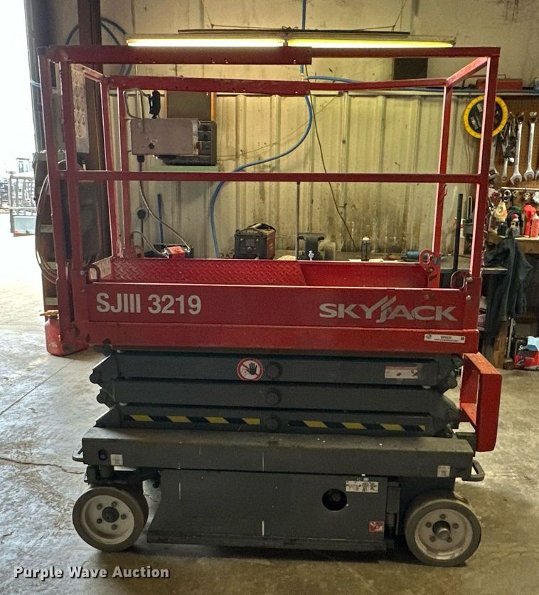image for item OF9237 Skyjack SJIII 3219 scissor lift