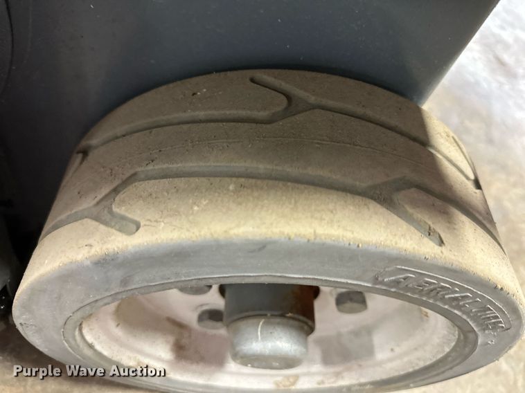 image for item OF9237 Skyjack SJIII 3219 scissor lift