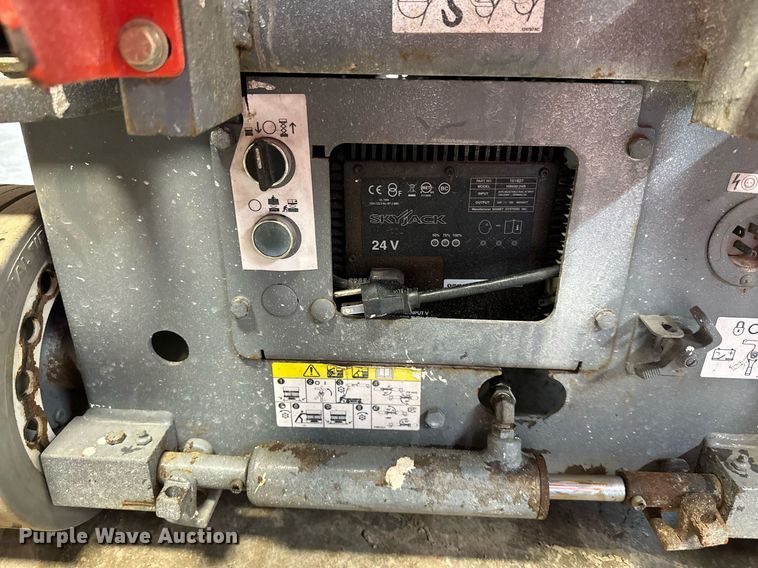 image for item OF9237 Skyjack SJIII 3219 scissor lift