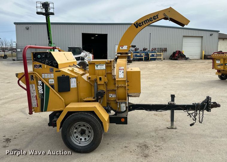 image for item OF9240 2016 Vermeer BC900XL wood chipper