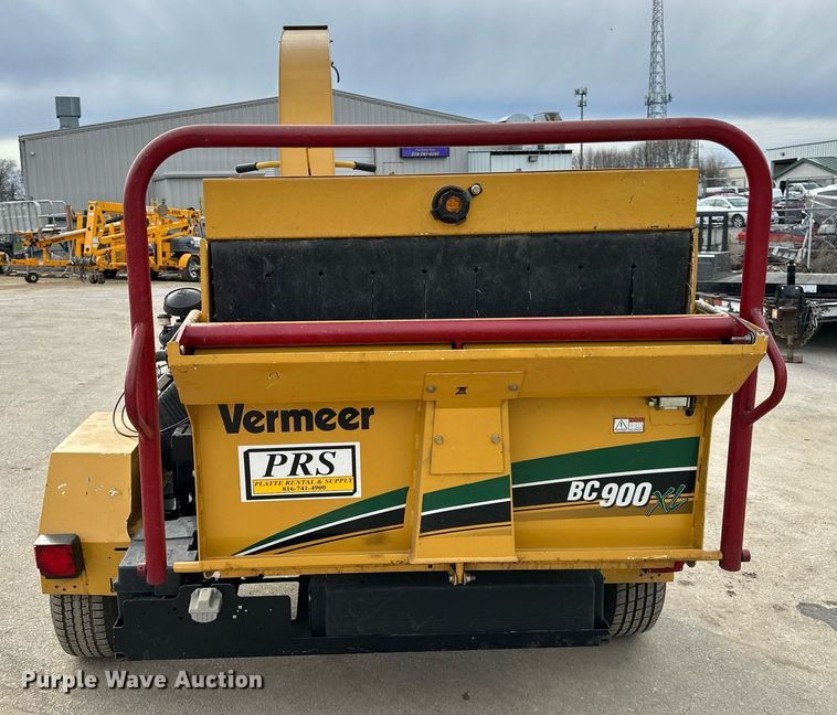image for item OF9240 2016 Vermeer BC900XL wood chipper