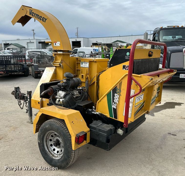 image for item OF9240 2016 Vermeer BC900XL wood chipper