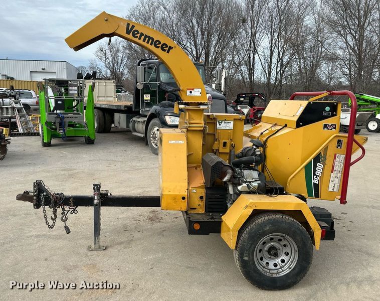image for item OF9240 2016 Vermeer BC900XL wood chipper