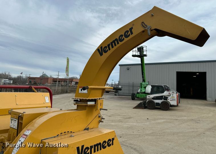 image for item OF9240 2016 Vermeer BC900XL wood chipper