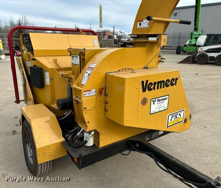 image for item OF9240 2016 Vermeer BC900XL wood chipper