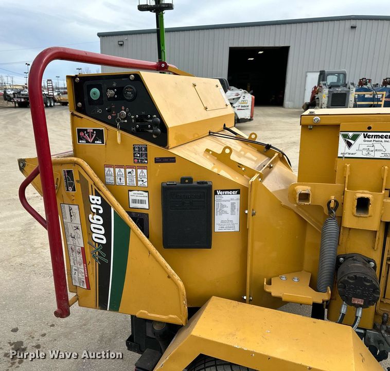 image for item OF9240 2016 Vermeer BC900XL wood chipper