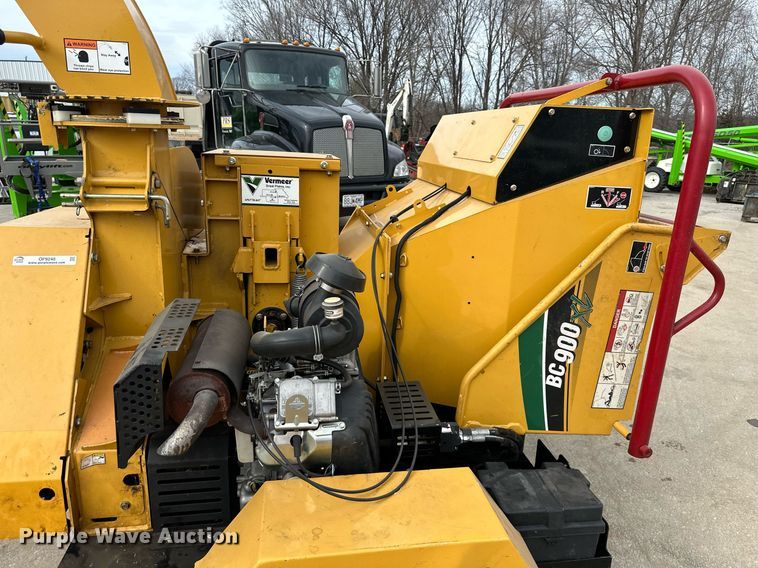 image for item OF9240 2016 Vermeer BC900XL wood chipper