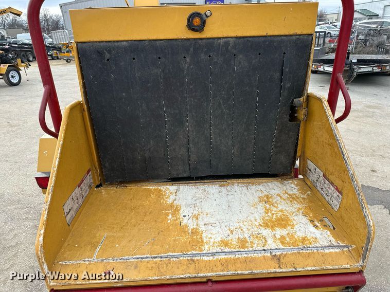 image for item OF9240 2016 Vermeer BC900XL wood chipper