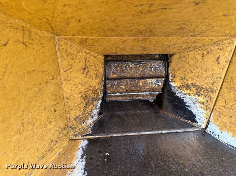 image for item OF9240 2016 Vermeer BC900XL wood chipper