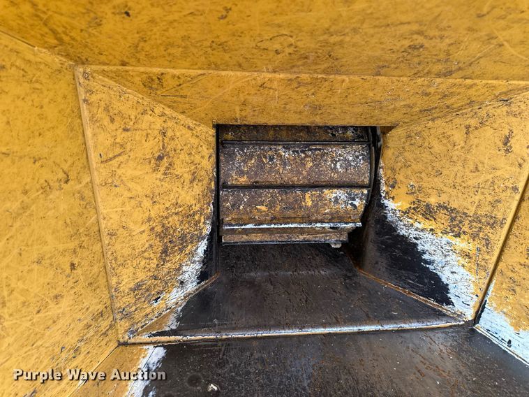 image for item OF9240 2016 Vermeer BC900XL wood chipper