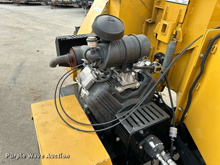 image for item OF9240 2016 Vermeer BC900XL wood chipper