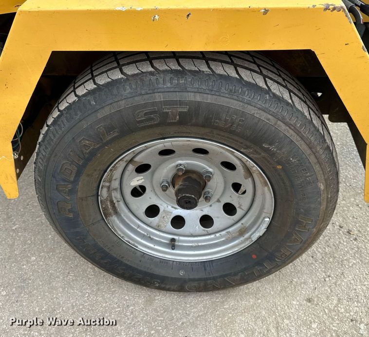 image for item OF9240 2016 Vermeer BC900XL wood chipper