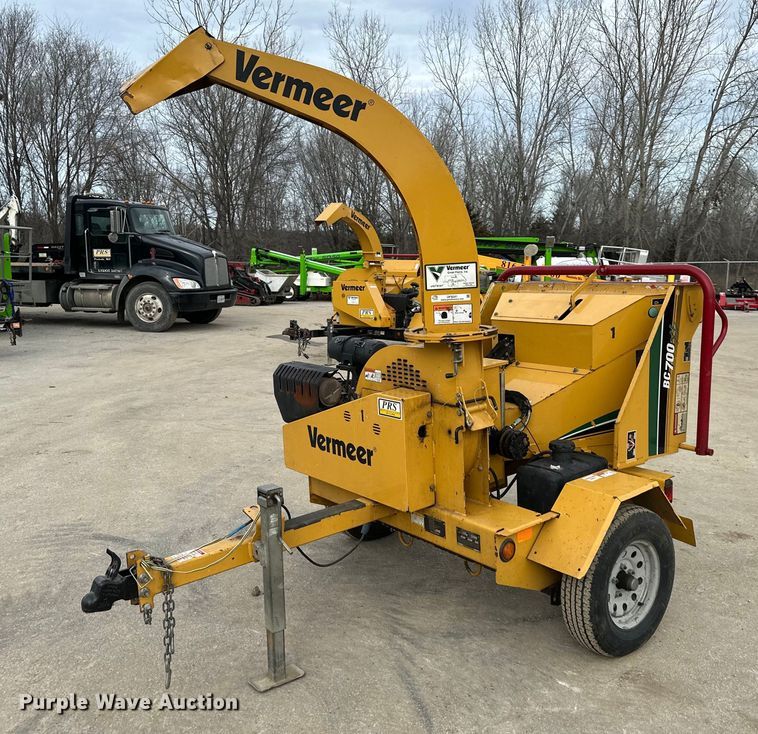 image for item OF9241 2016 Vermeer BC700XL wood chipper