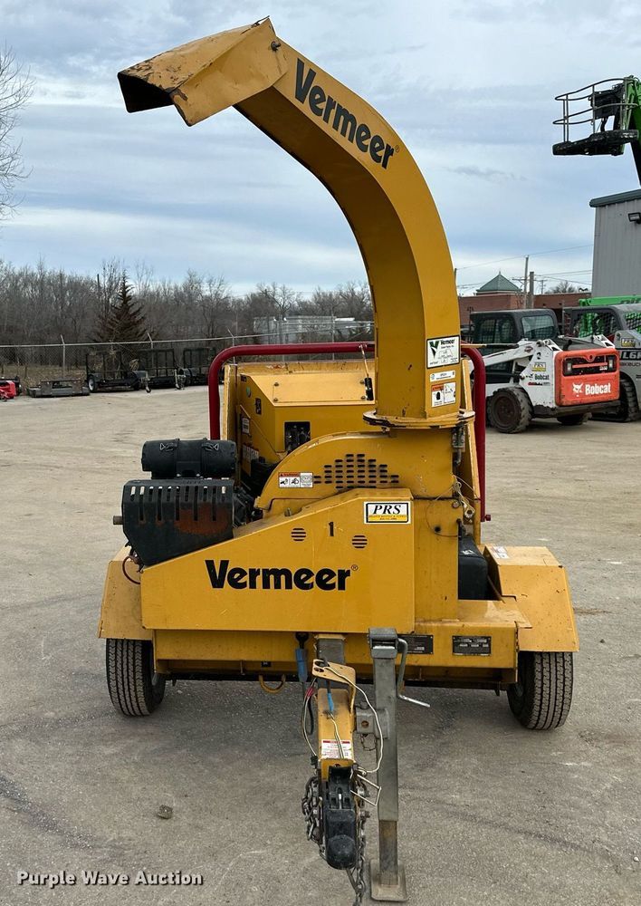 image for item OF9241 2016 Vermeer BC700XL wood chipper