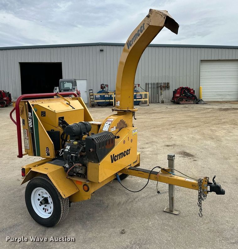 image for item OF9241 2016 Vermeer BC700XL wood chipper