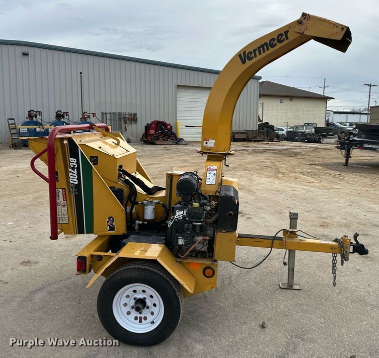 image for item OF9241 2016 Vermeer BC700XL wood chipper