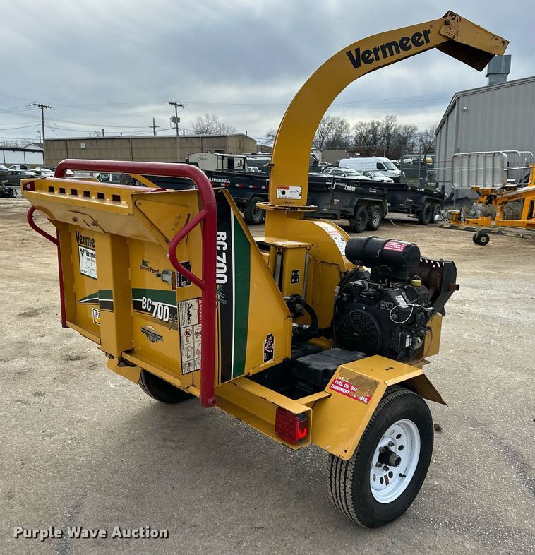 image for item OF9241 2016 Vermeer BC700XL wood chipper