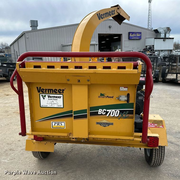 image for item OF9241 2016 Vermeer BC700XL wood chipper