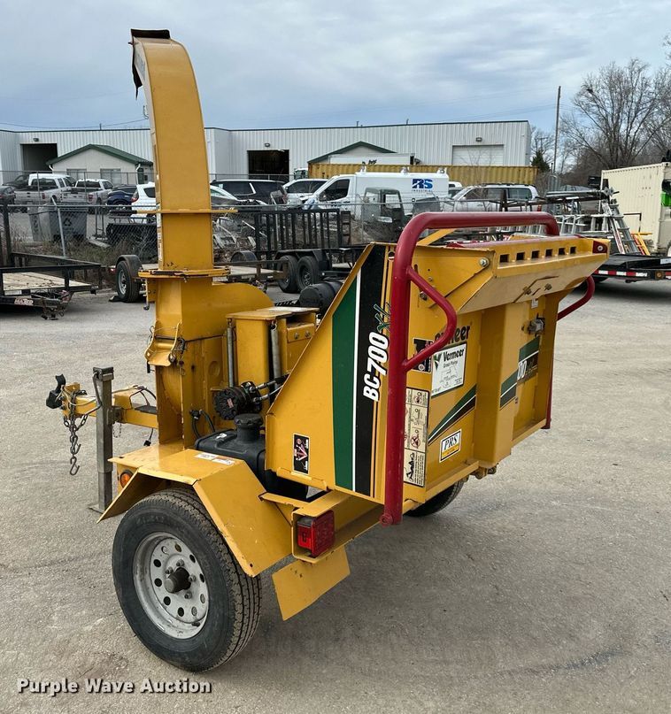 image for item OF9241 2016 Vermeer BC700XL wood chipper
