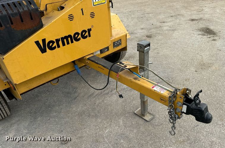image for item OF9241 2016 Vermeer BC700XL wood chipper