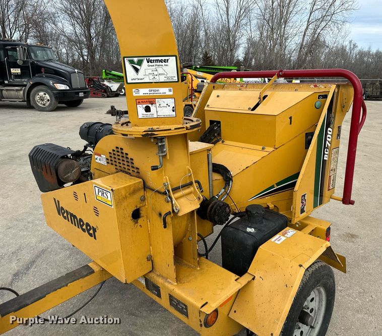 image for item OF9241 2016 Vermeer BC700XL wood chipper