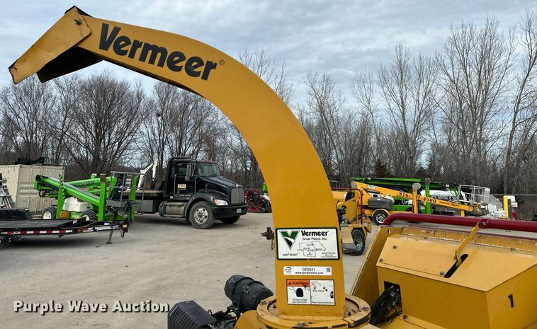 image for item OF9241 2016 Vermeer BC700XL wood chipper