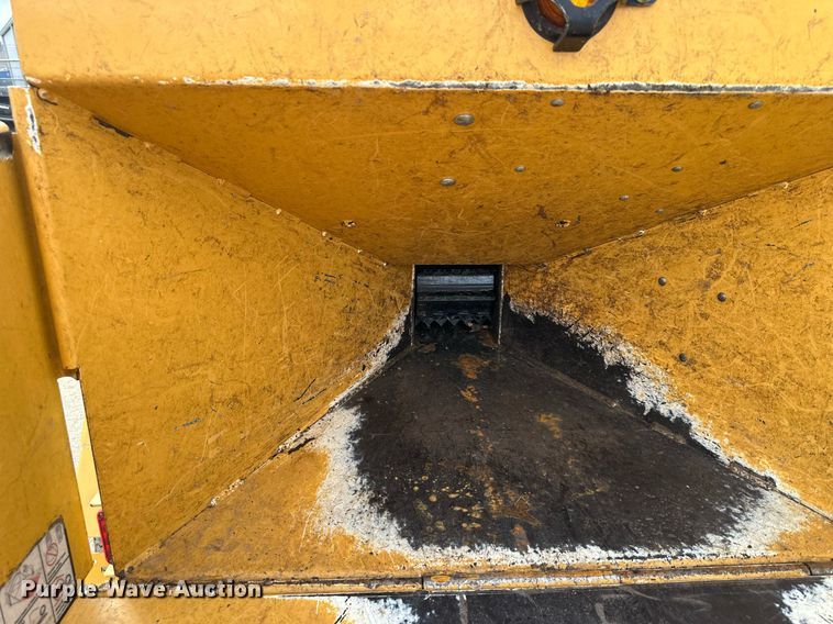 image for item OF9241 2016 Vermeer BC700XL wood chipper