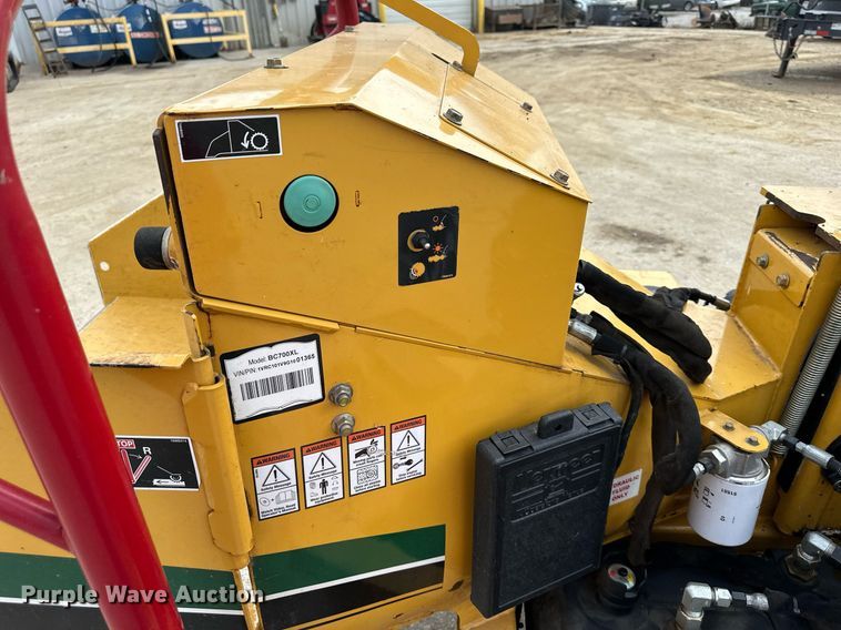 image for item OF9241 2016 Vermeer BC700XL wood chipper