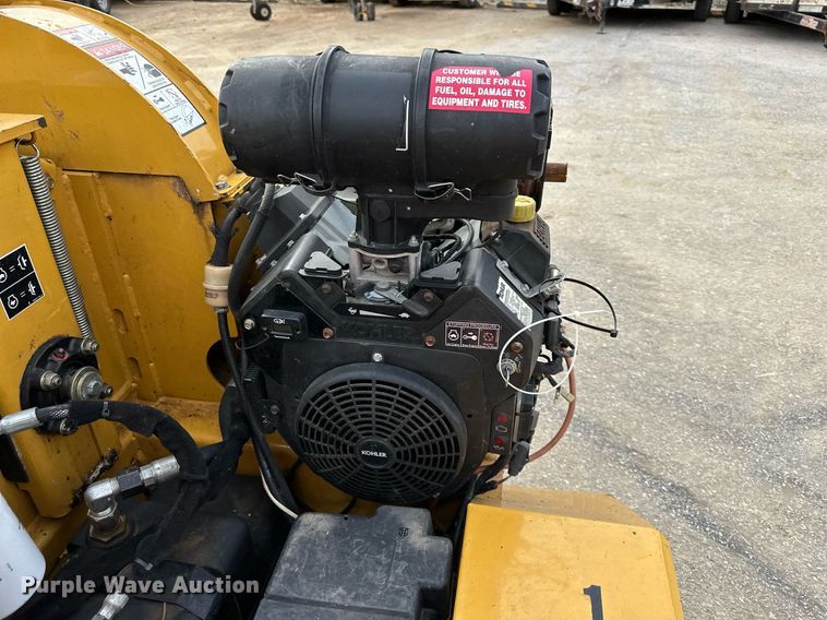 image for item OF9241 2016 Vermeer BC700XL wood chipper