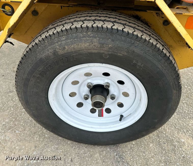 image for item OF9241 2016 Vermeer BC700XL wood chipper