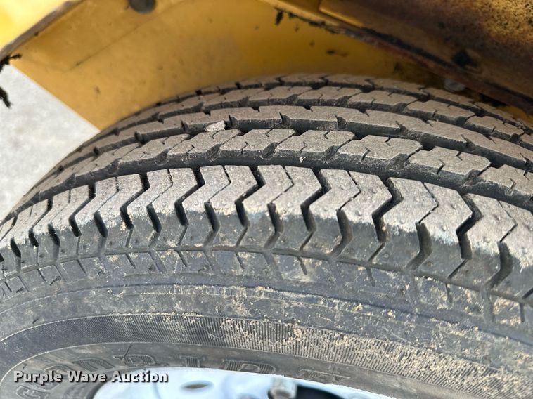 image for item OF9241 2016 Vermeer BC700XL wood chipper