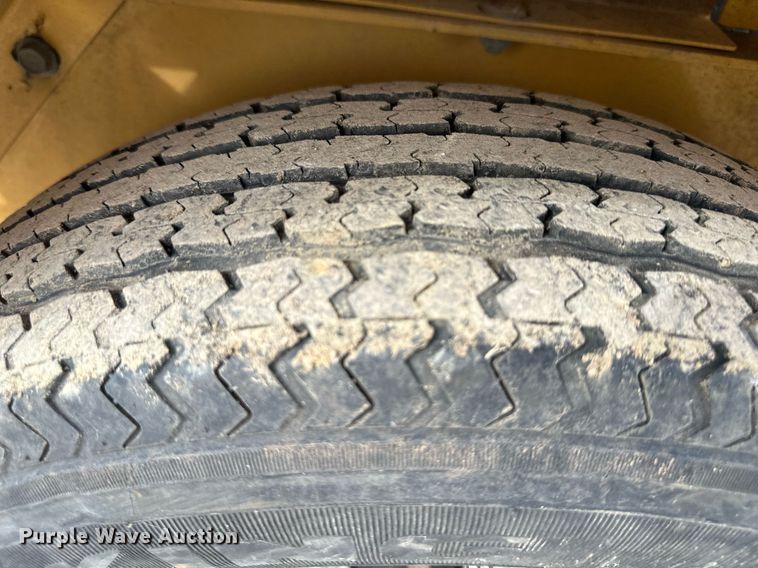 image for item OF9241 2016 Vermeer BC700XL wood chipper