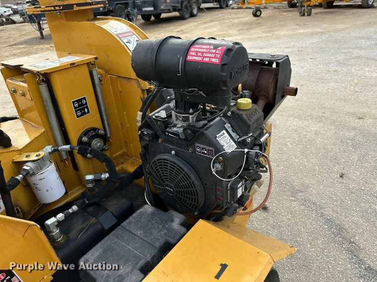 image for item OF9241 2016 Vermeer BC700XL wood chipper