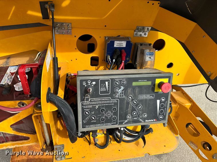 image for item OF9242 2014 Haulotte  3632T boom lift