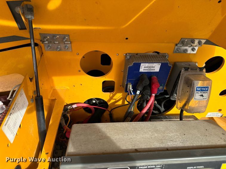 image for item OF9242 2014 Haulotte  3632T boom lift