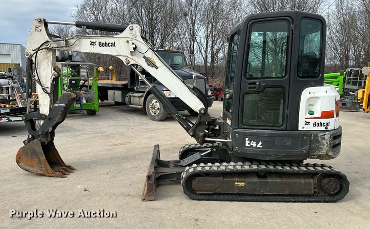 image for item OF9252 2017 Bobcat E42 mini excavator